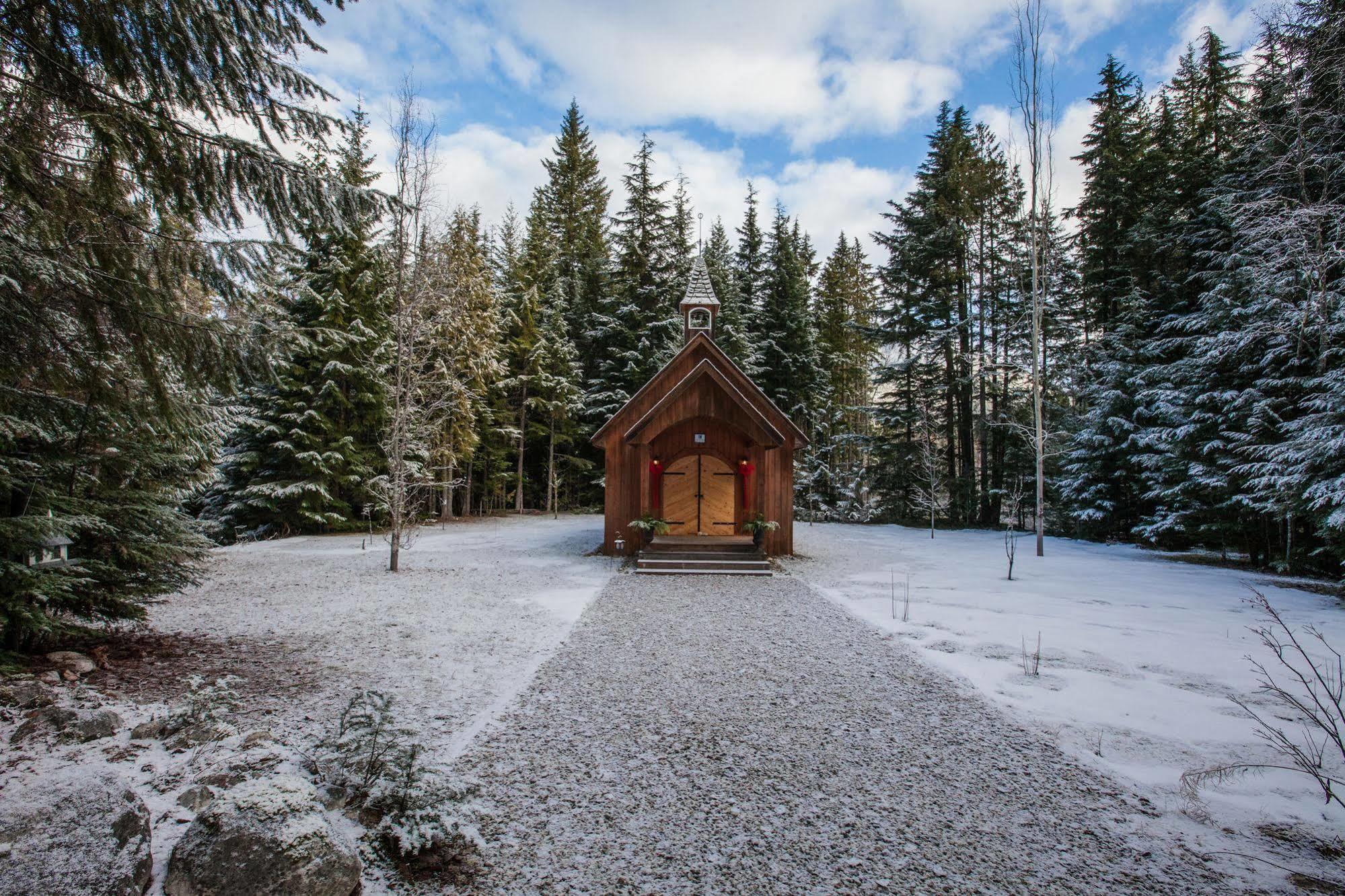 Mulvehill Creek Wilderness Inn And Wedding Chapel Revelstoke Exterior foto