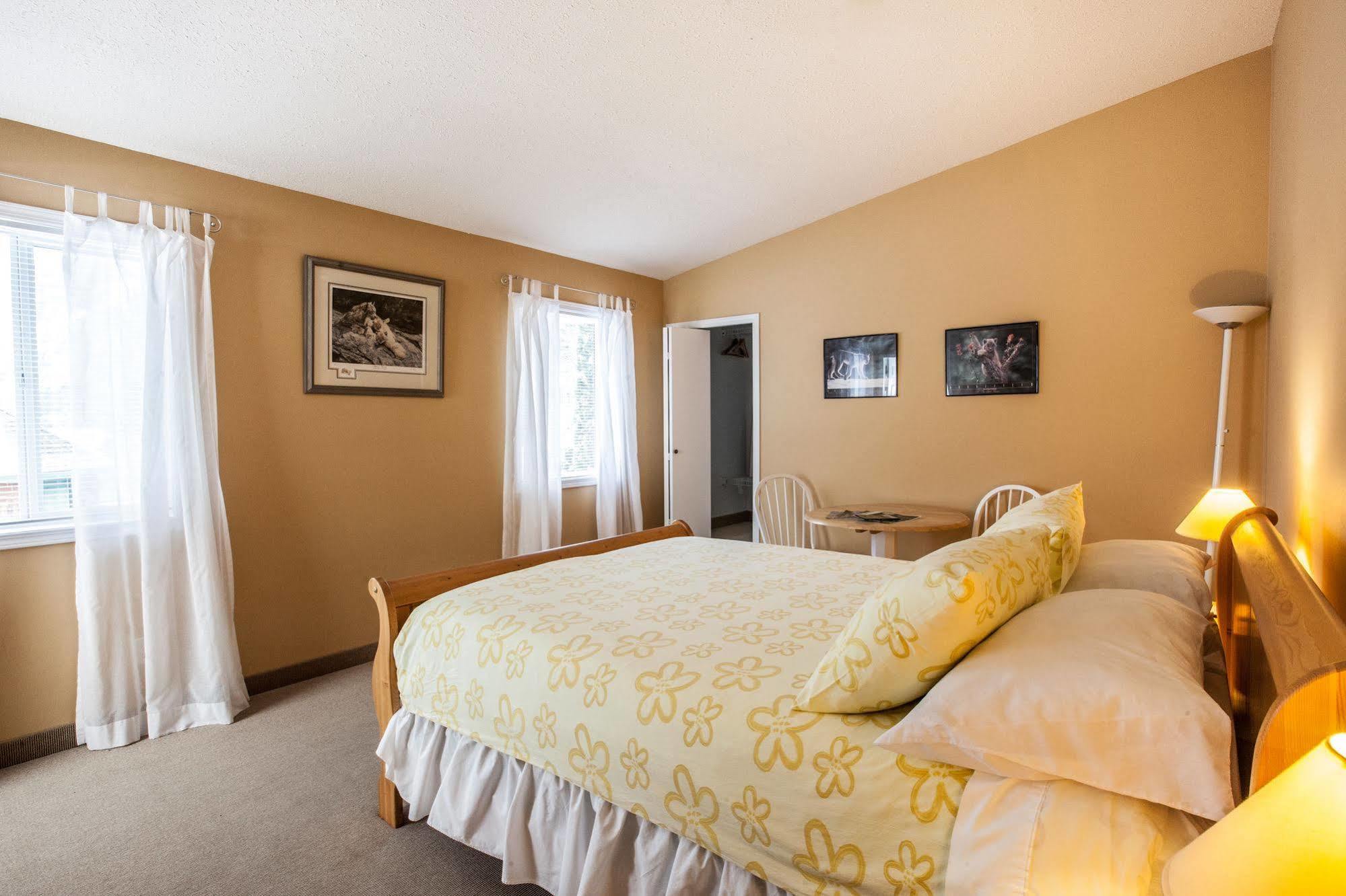 Mulvehill Creek Wilderness Inn And Wedding Chapel Revelstoke Exterior foto